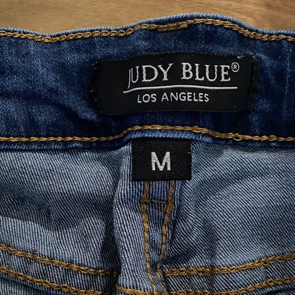 Judy Blue Dark Blue Distressed Denim Shorts with Leopard Details size Medium - Picture 2 of 7